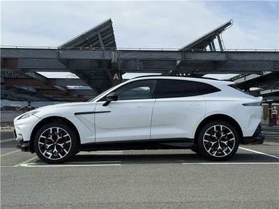 ASTON MARTIN DBX - 7