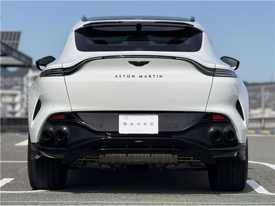 ASTON MARTIN DBX - 5