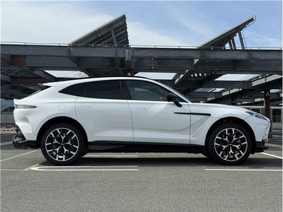 ASTON MARTIN DBX - 6