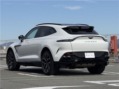 ASTON MARTIN DBX - 10