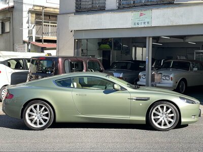 ASTON MARTIN DB9 - 4