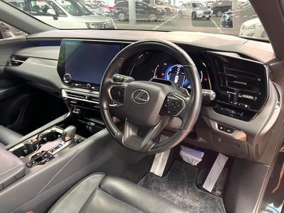 صورة مصغرة 63 لـ 2024 Lexus RX