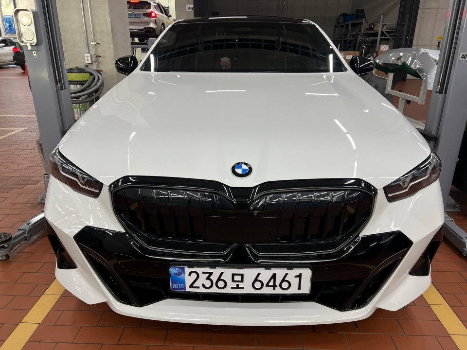 BMW 5 SERIES - View 1