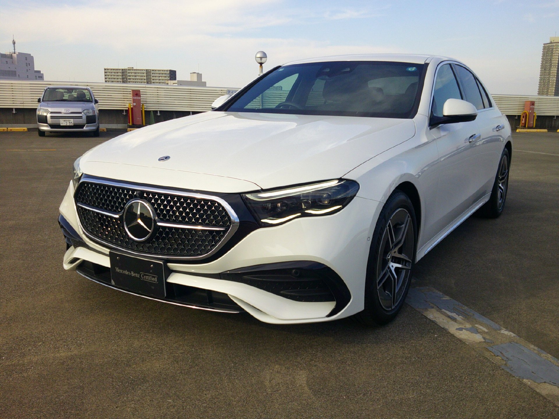 MERCEDES-BENZ E-CLASS - View 1