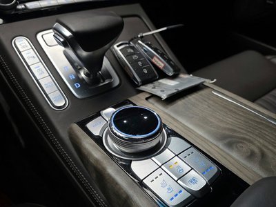 2019 Genesis G90 photo 9