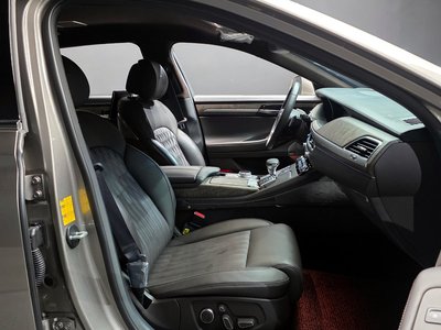 2019 Genesis G90 photo 10