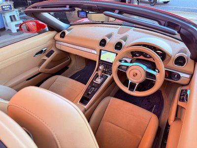 PORSCHE 718 BOXSTER - 7