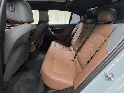 صورة مصغرة 18 لـ 2024 BMW 5 SERIES