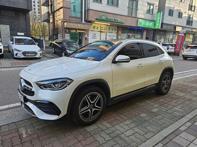 MERCEDES-BENZ GLA