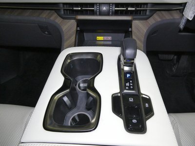 صورة مصغرة 15 لـ 2024 Lexus LM