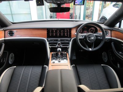 صورة 2 لـ 2025 Bentley FLYING SPUR
