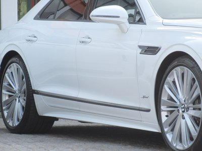 صورة 10 لـ 2025 Bentley FLYING SPUR