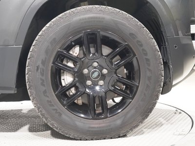 LAND ROVER DEFENDER - 7