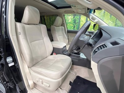 TOYOTA LAND CRUISER PRADO - 8