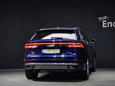 AUDI Q8 - 3