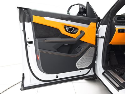 LAMBORGHINI URUS - 10