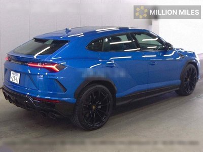 LAMBORGHINI URUS - 5