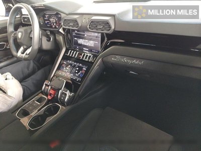 LAMBORGHINI URUS - 3