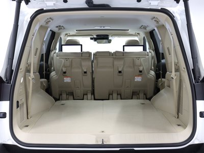 2025 Toyota LAND CRUISER 300 — миниатюра 37