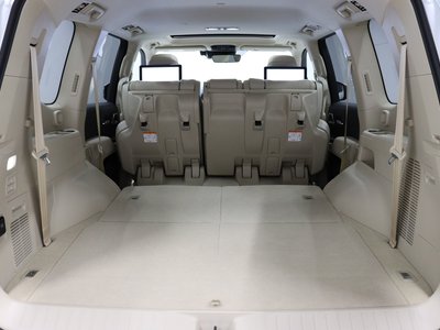 2025 Toyota LAND CRUISER 300 — миниатюра 38