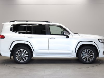 TOYOTA LAND CRUISER 300 - 9