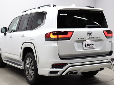 2025 Toyota LAND CRUISER 300 — миниатюра 30
