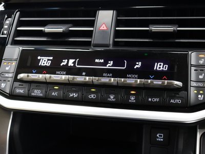 2025 Toyota LAND CRUISER 300 — миниатюра 51