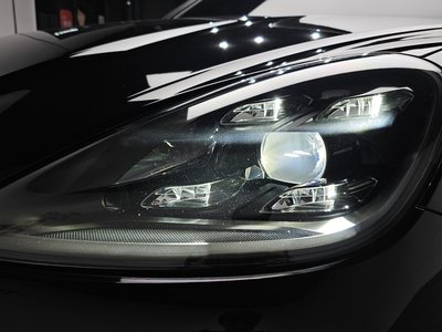 PORSCHE CAYENNE - 9
