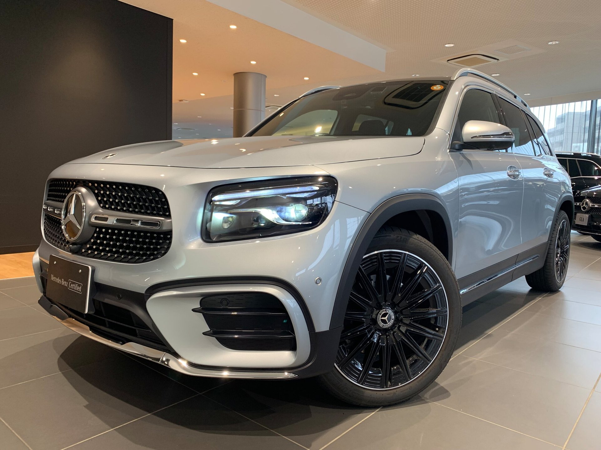 MERCEDES-BENZ GLB - View 1