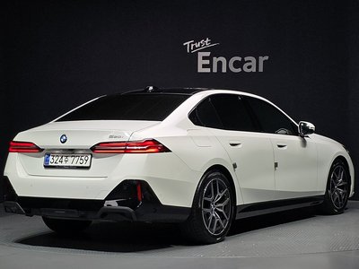 2025 BMW 5 SERIES 照片 4