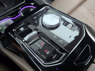 2025 BMW 5 SERIES 缩略图 12