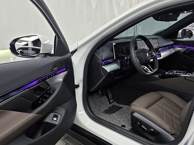 2025 BMW 5 SERIES 缩略图 13