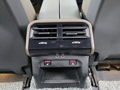 2025 BMW 5 SERIES 缩略图 24