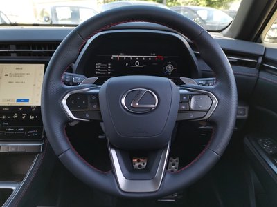 2025 Lexus LBX — миниатюра 18