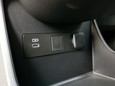 2025 Lexus LBX — миниатюра 38