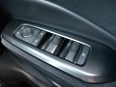 2025 Lexus LBX — миниатюра 27