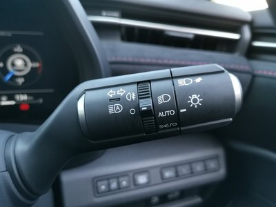 2025 Lexus LBX — миниатюра 22