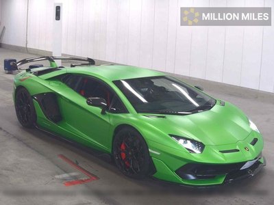 LAMBORGHINI AVENTADOR - 1