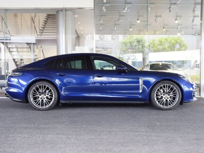 PORSCHE PANAMERA - 3