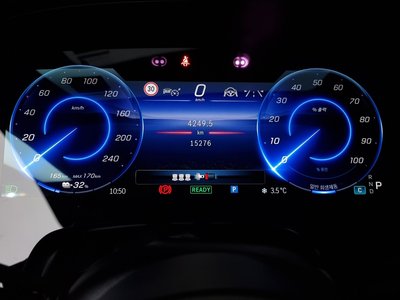 MERCEDES-BENZ EQS - 8