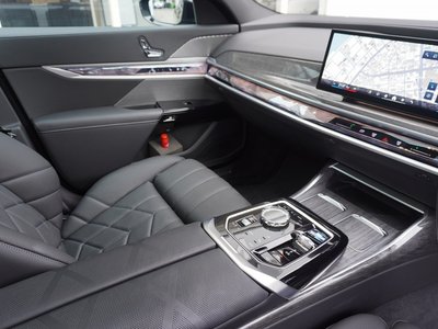 صورة مصغرة 28 لـ 2025 BMW I7