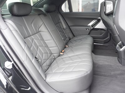 صورة مصغرة 38 لـ 2025 BMW I7