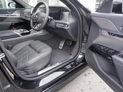 صورة مصغرة 30 لـ 2025 BMW I7