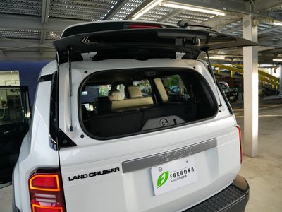 TOYOTA LAND CRUISER - 9