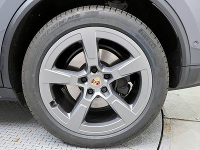 PORSCHE MACAN - 8