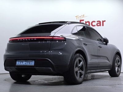 PORSCHE MACAN - 4