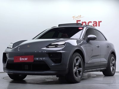 PORSCHE MACAN - 1