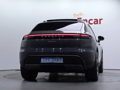 PORSCHE MACAN - 3