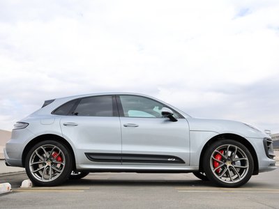 PORSCHE MACAN - 10