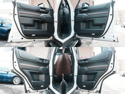 TOYOTA LAND CRUISER 250 - 7